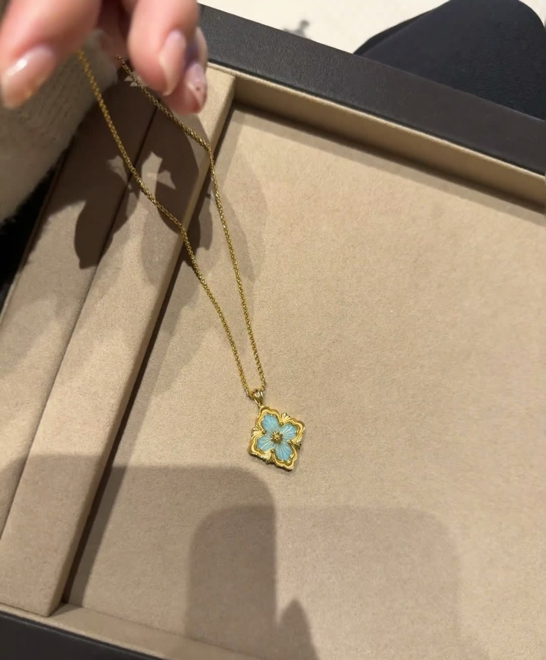 Van Cleef & Arpels Alhambra Gold and Enamel Flower Necklace Van Cleef & Arpels Alhambra Gold and Enamel Flower Necklace